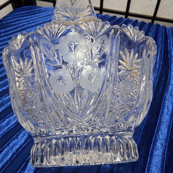 Elegant Crystal Basket with Floral Design - Picture 5 of 16